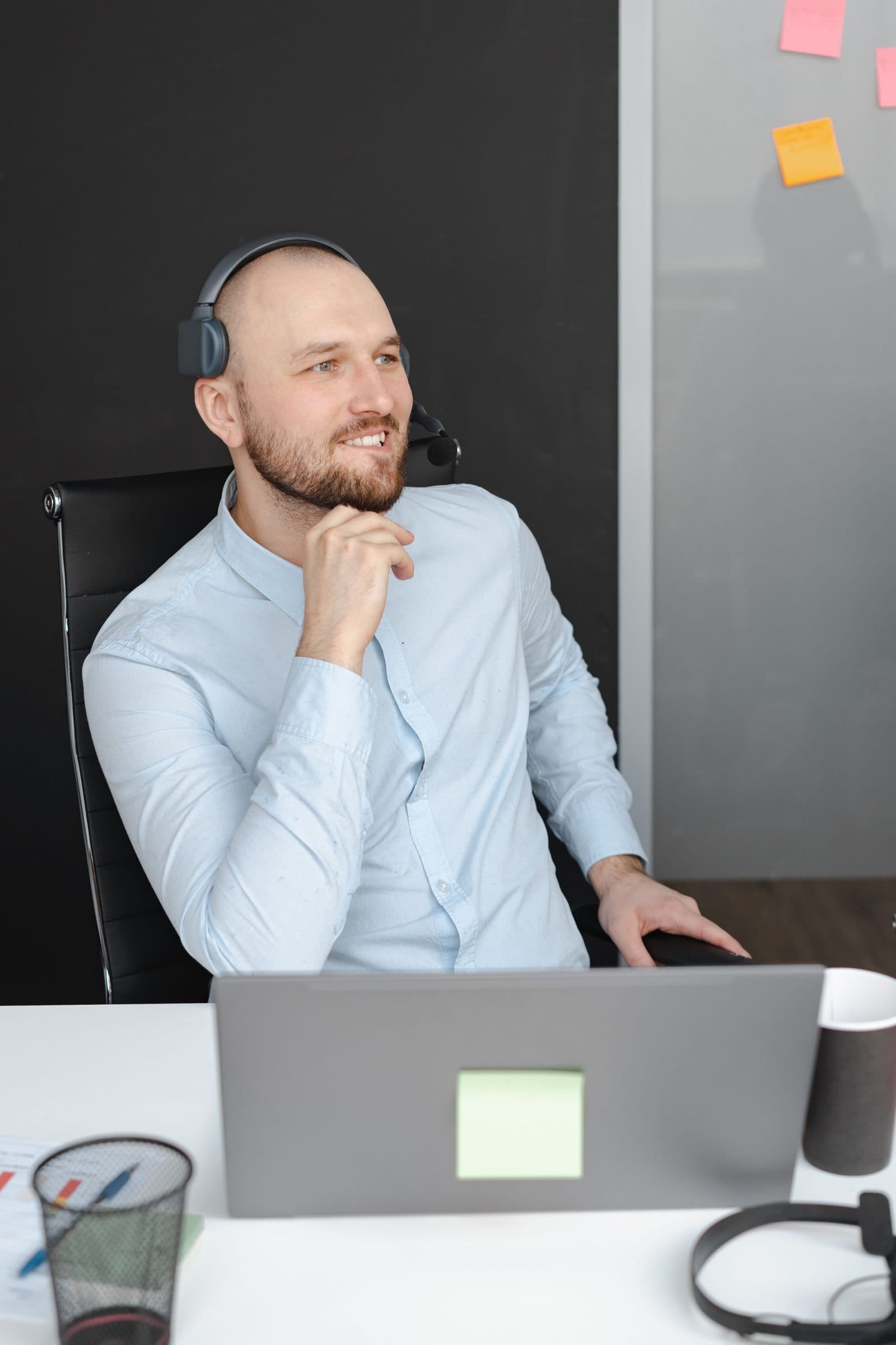Tutor with a headset supporting a learner online
